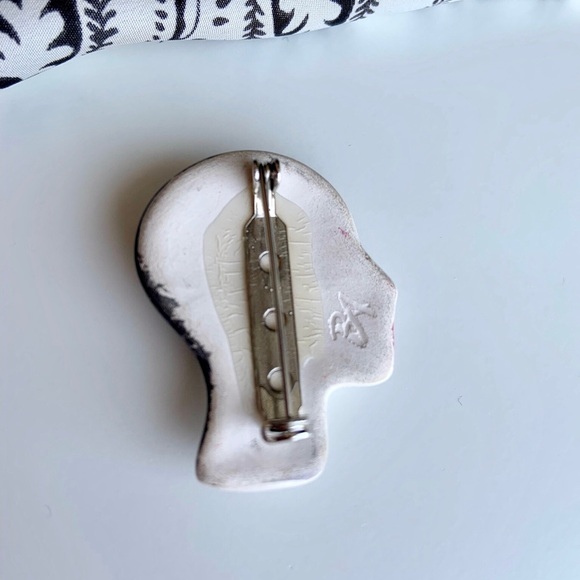 🛍Bundle sale! Painted ceramic lady head brooch - Picture 2 of 5